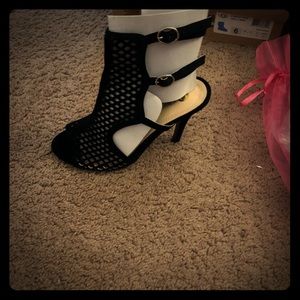 Women black heels size 7 brand new never worn